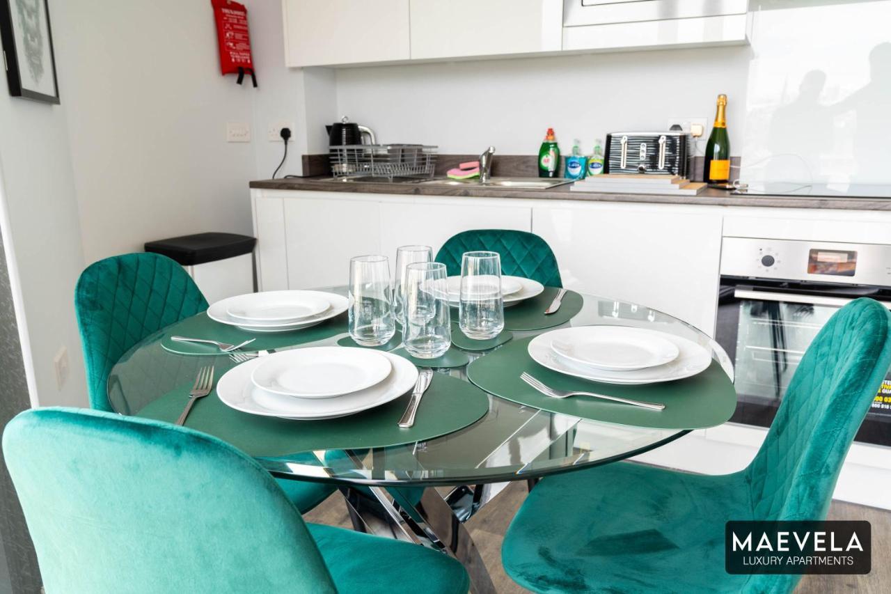 Maevela Apartments - Luxury Top Floor Penthouse - With Parking - 2 Bedroom New Build Apartment ✪ City Centre, Digbeth ✓ With Huge Patio Sliding Doors - City View - Rooftop Terrace - Ps4 & Smart Tv'S Birmingham Bagian luar foto
