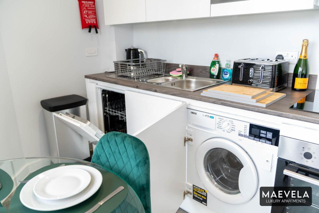 Maevela Apartments - Luxury Top Floor Penthouse - With Parking - 2 Bedroom New Build Apartment ✪ City Centre, Digbeth ✓ With Huge Patio Sliding Doors - City View - Rooftop Terrace - Ps4 & Smart Tv'S Birmingham Bagian luar foto